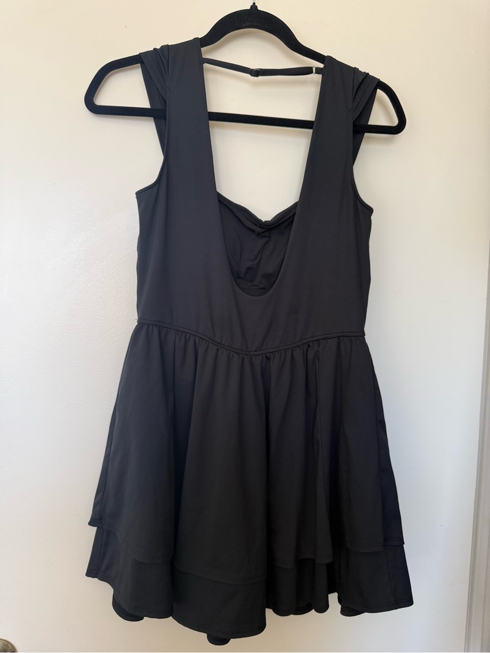 Gilly Hicks Black Mini Cap Sleeve Open Back Tiered Active Dress Shorts Large - Picture 6 of 10